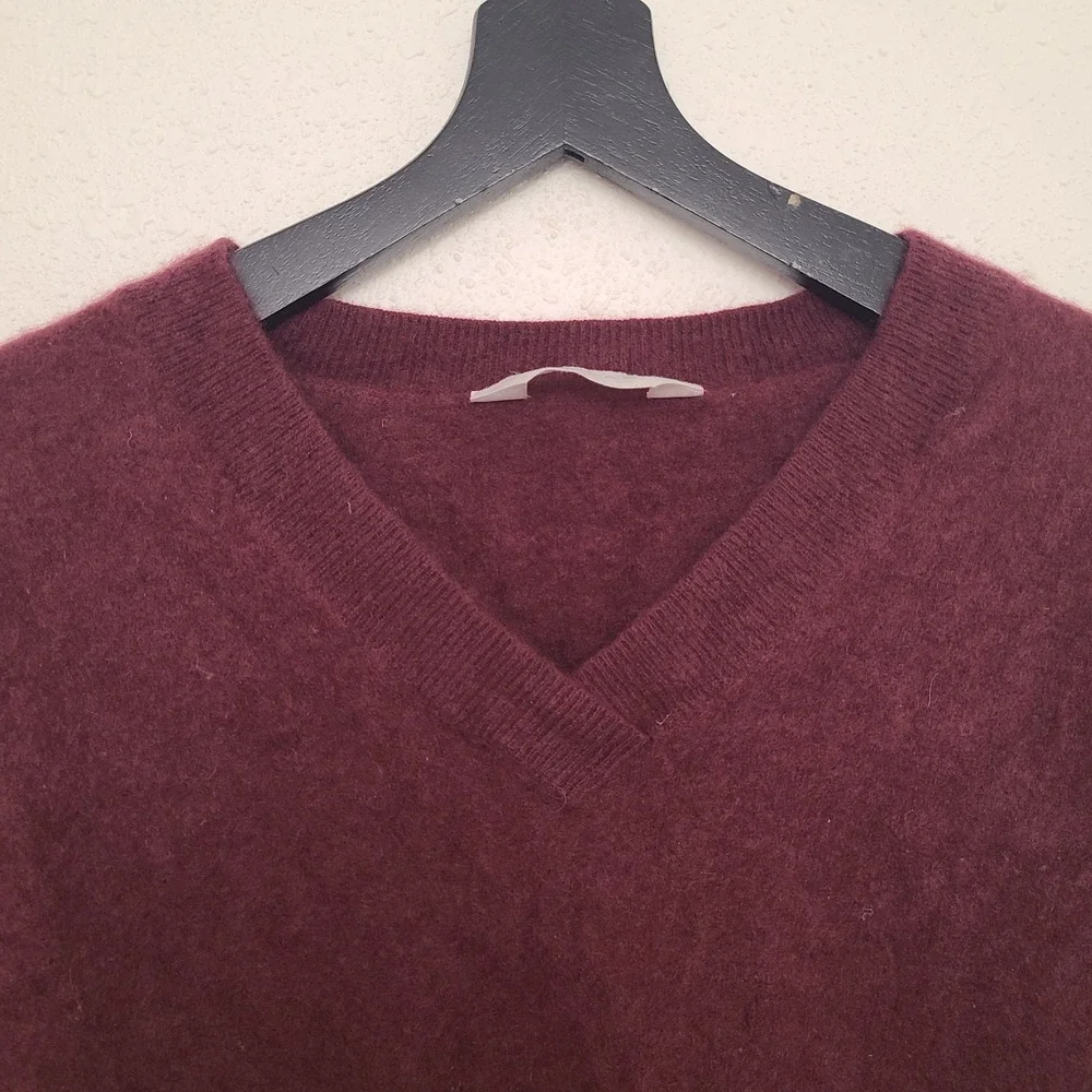 Everlane 100% Cashmere Burgundy Plum SMALL V Neck Sweater Wine Purple Old Money‎